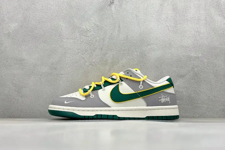 Nike SB Dunk Low x Stussy OG Edition