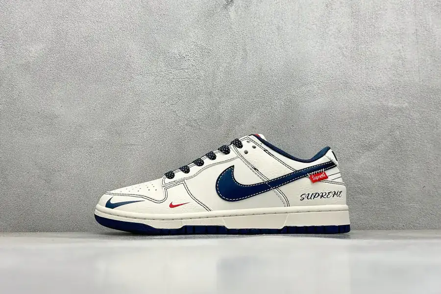 Nike SB Dunk Low x Stussy OG Edition