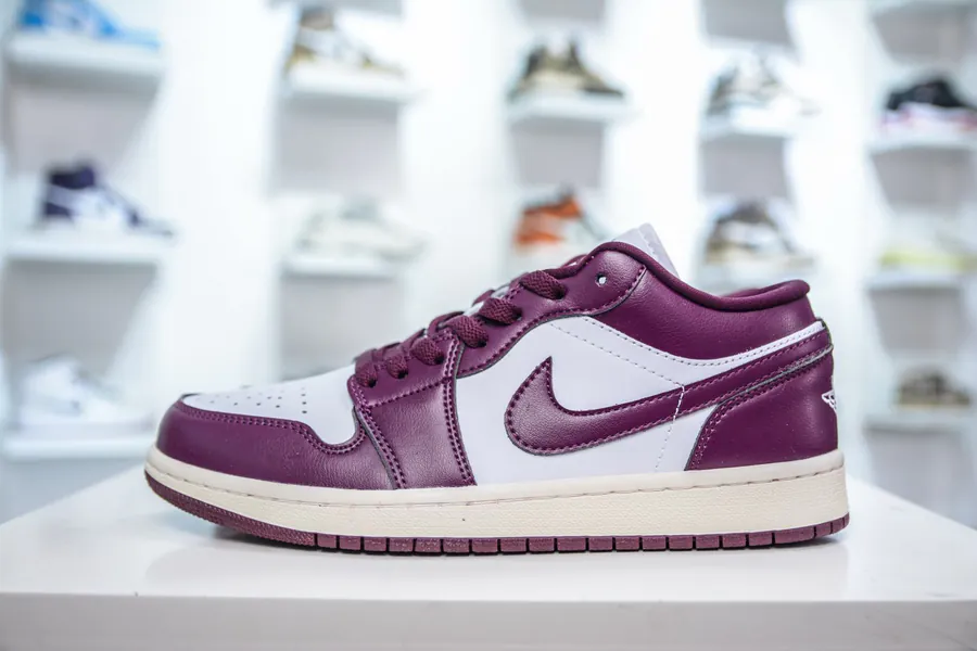 Air Jordan 1 Low Official Version, Premium Leather