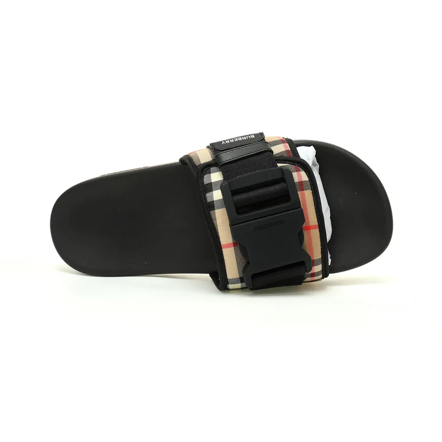 Burberry Vintage Che Slide Sandal Summer Fashion Statement