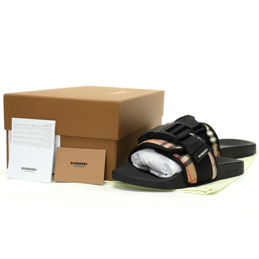 Burberry Vintage Che Slide Sandal Summer Fashion Statement