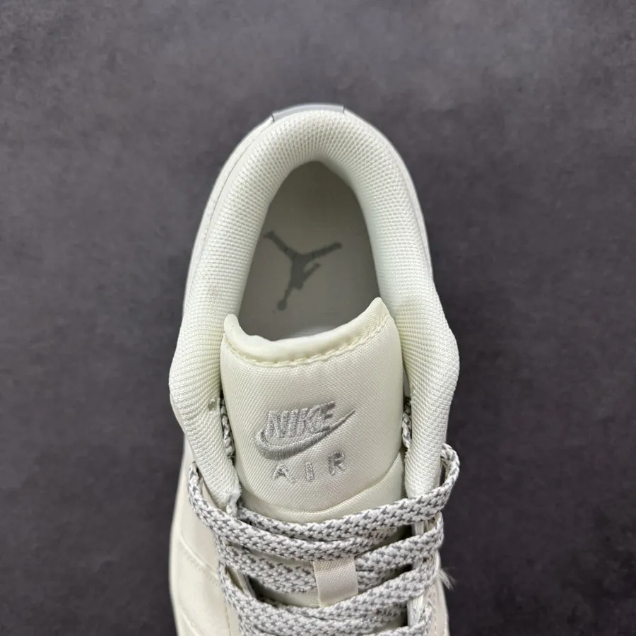 300 CX Exclusive Low 1 by Air 1 x 乔1 Collaboration Sneaker