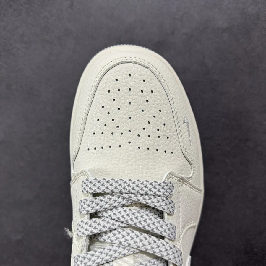 300 CX Exclusive Low 1 by Air 1 x 乔1 Collaboration Sneaker