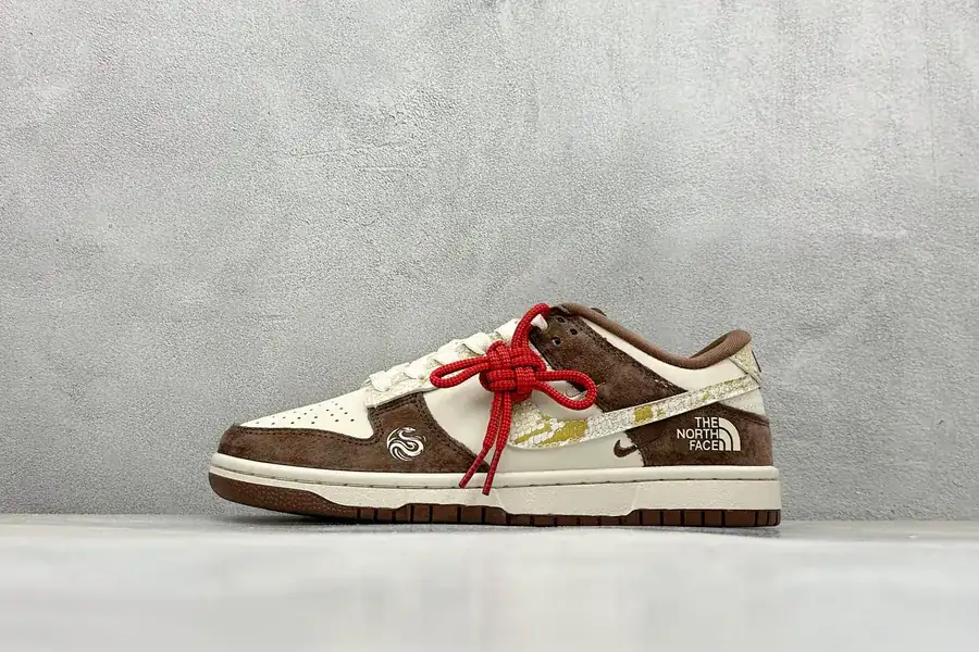 Nk SB Dunk Low x 北面 Snake Year Limited Edition