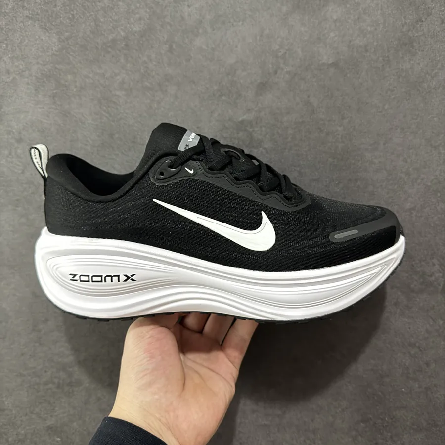 Nike VOMERO PLUS Lightweight Running Shoes