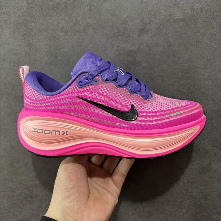 Nike VOMERO PLUS Lightweight Running Shoes