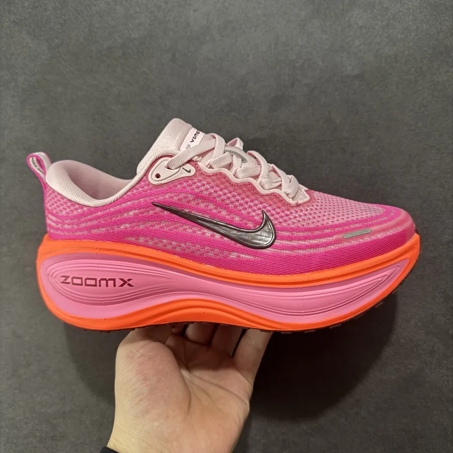Nike VOMERO PLUS Lightweight Running Shoes