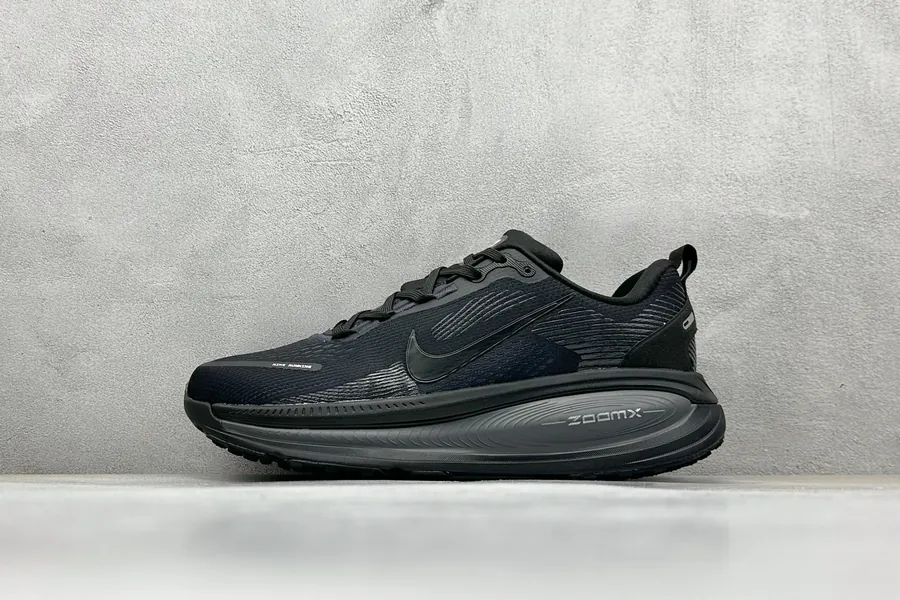 Nike NK Zoom VOMERO 18 Lightweight Running Shoes