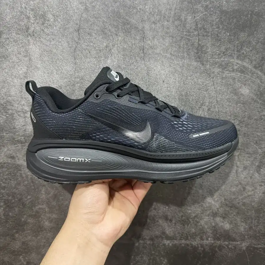 Nike NK Zoom VOMERO 18 Lightweight Running Shoes