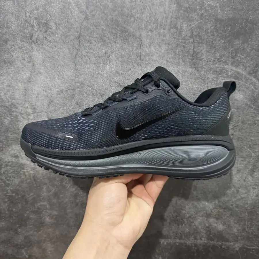 Nike NK Zoom VOMERO 18 Lightweight Running Shoes