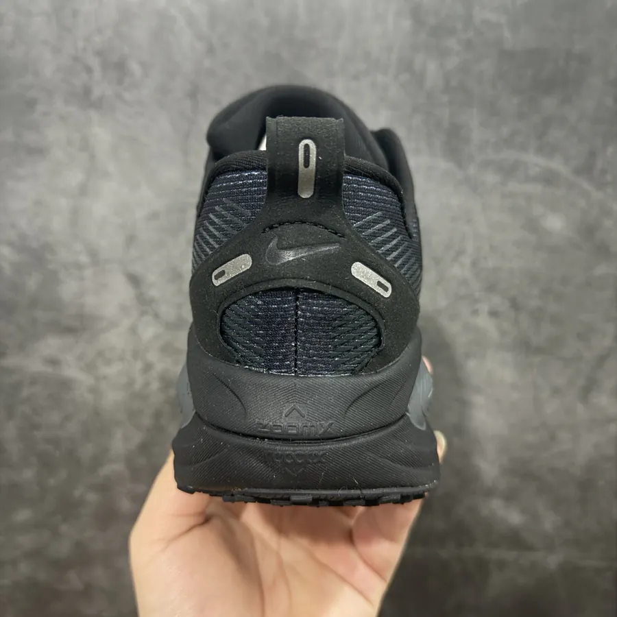 Nike NK Zoom VOMERO 18 Lightweight Running Shoes