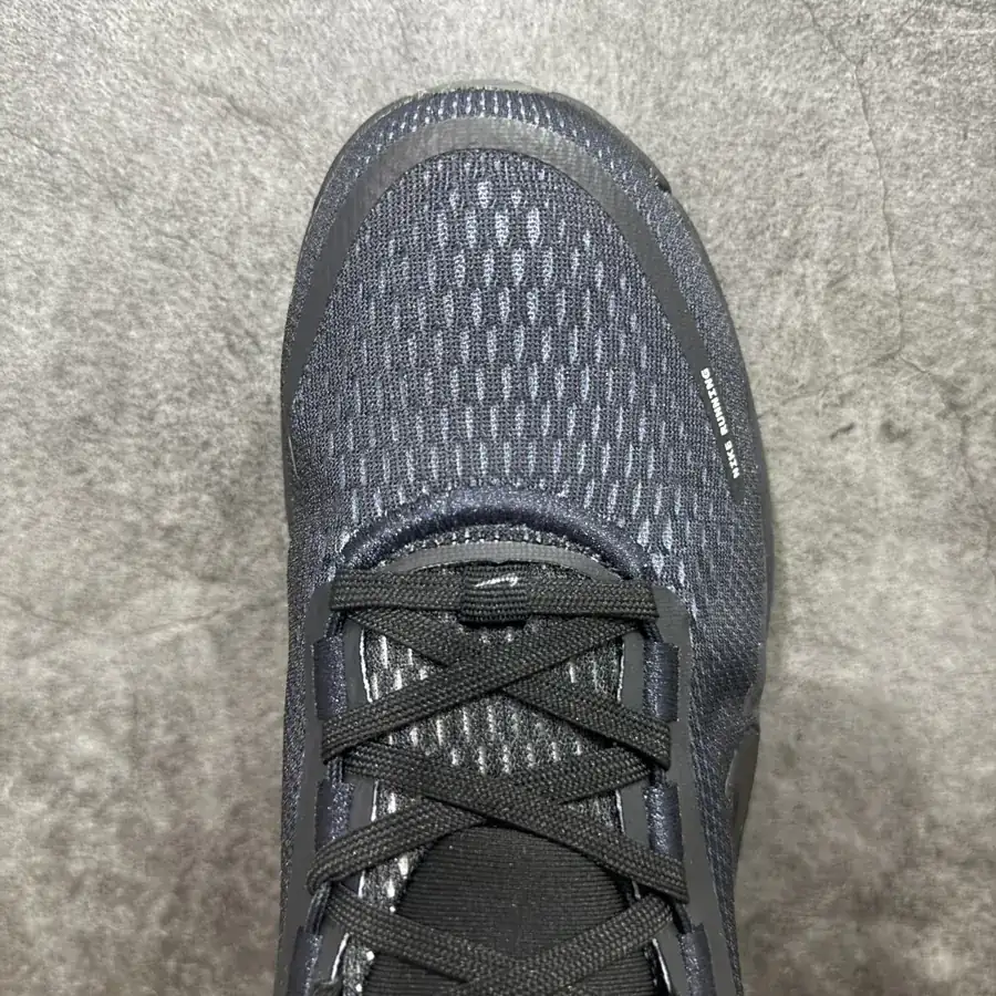 Nike NK Zoom VOMERO 18 Lightweight Running Shoes