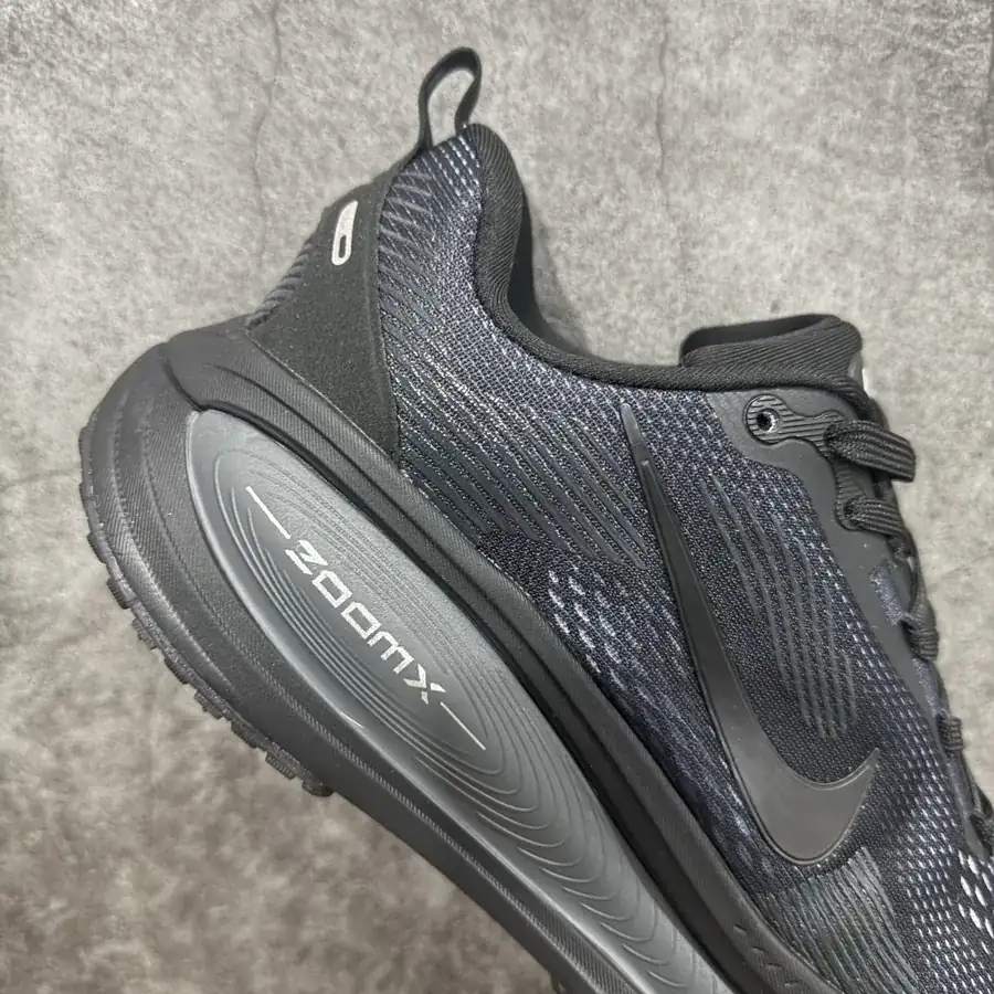 Nike NK Zoom VOMERO 18 Lightweight Running Shoes