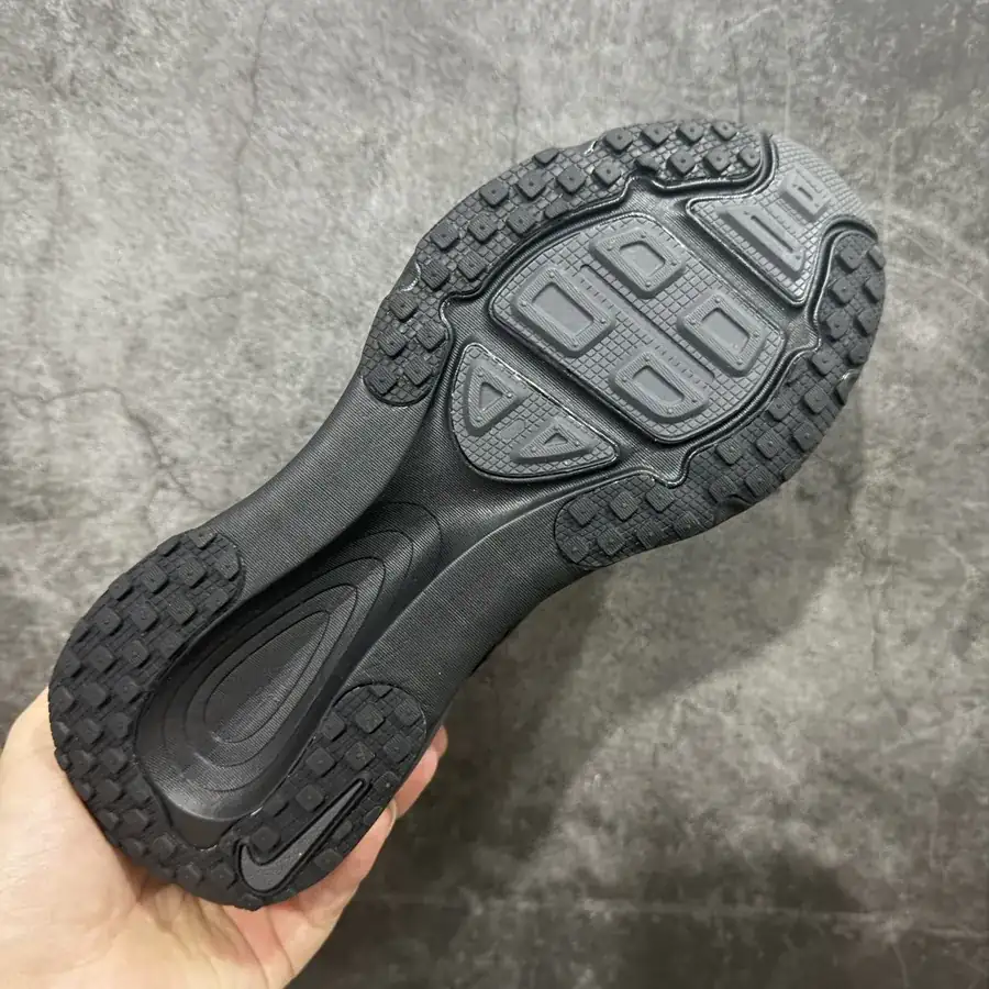 Nike NK Zoom VOMERO 18 Lightweight Running Shoes
