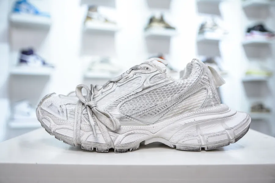 BALENCIAGA 3XL Sneakers Parisian Vintage Style