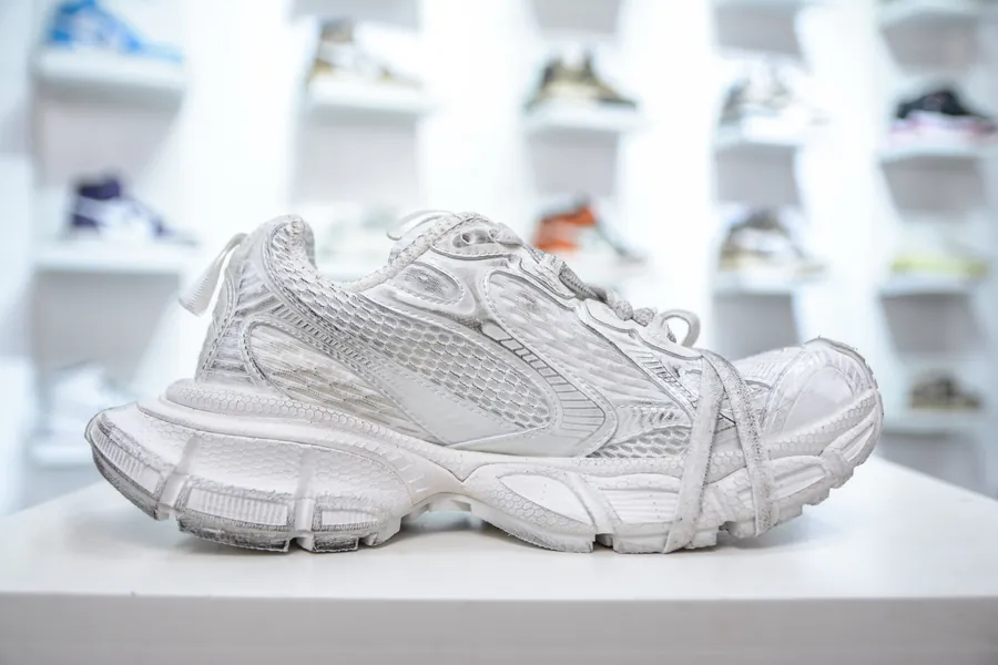BALENCIAGA 3XL Sneakers Parisian Vintage Style