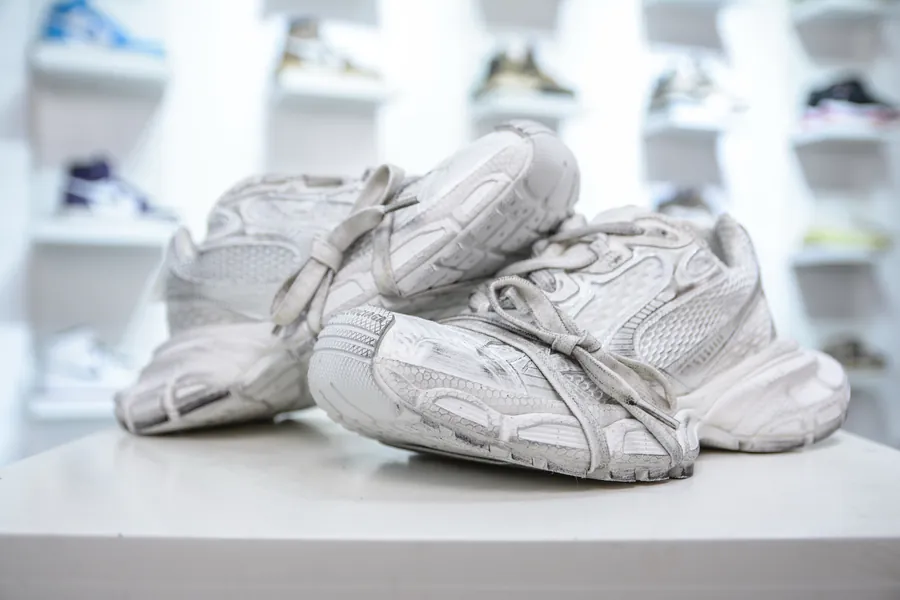 BALENCIAGA 3XL Sneakers Parisian Vintage Style