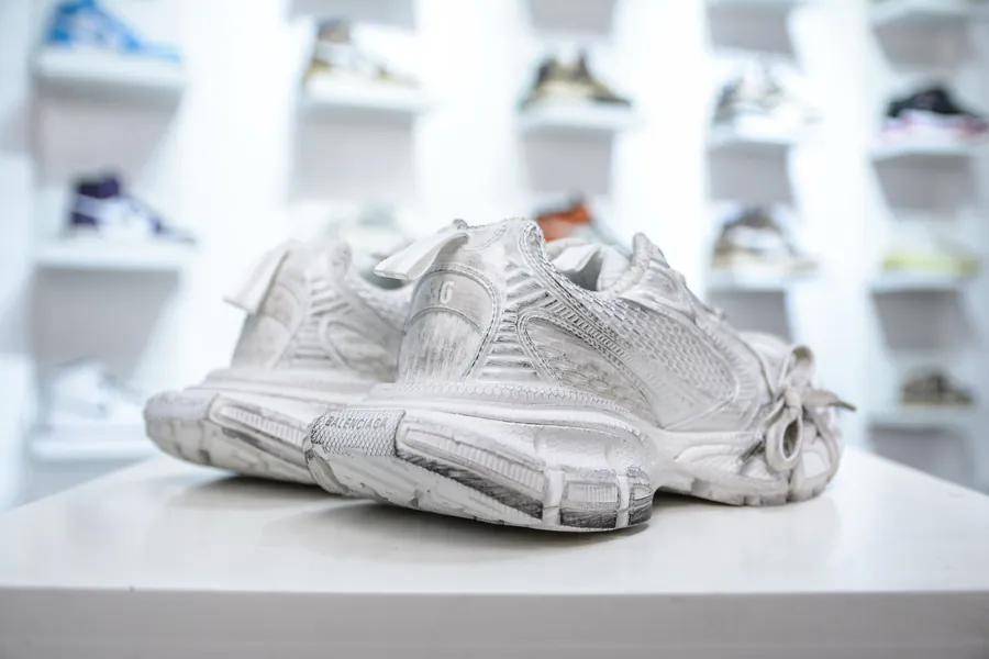 BALENCIAGA 3XL Sneakers Parisian Vintage Style