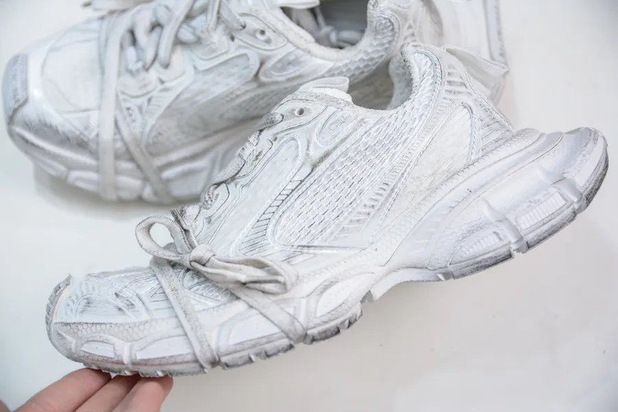 BALENCIAGA 3XL Sneakers Parisian Vintage Style