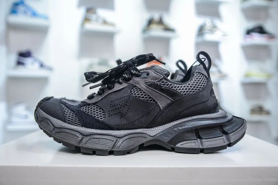 BALENCIAGA 3XL Sneakers Vintage Style, Exclusive Edition