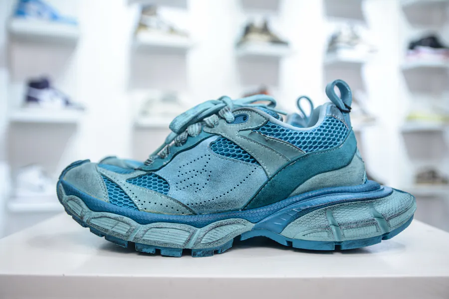 BALENCIAGA 3XL Sneakers Vintage Distressed Edition
