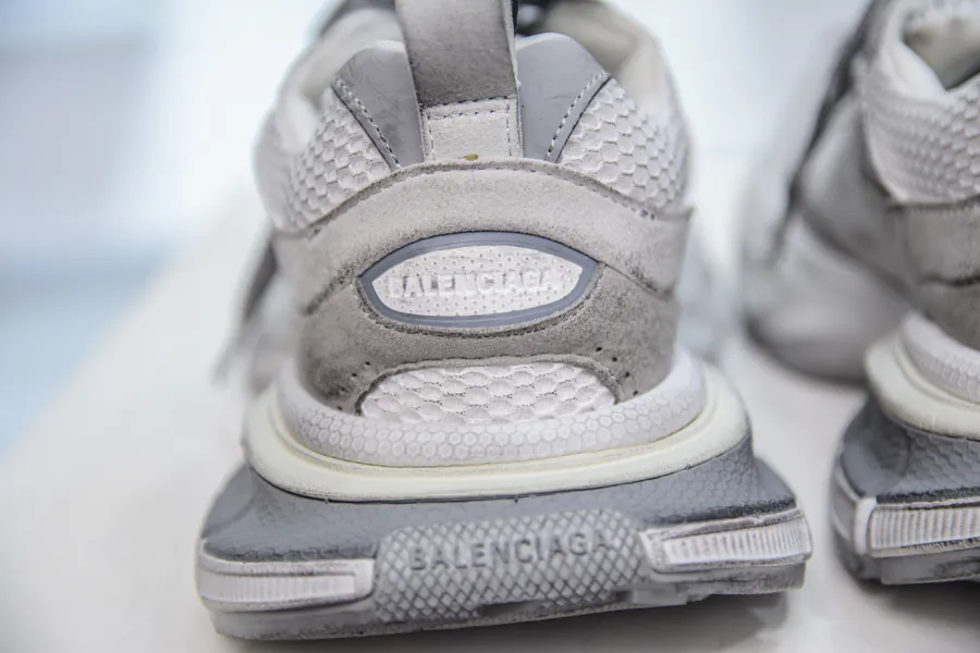 BALENCIAGA 3XL Sneakers Vintage Distressed Edition