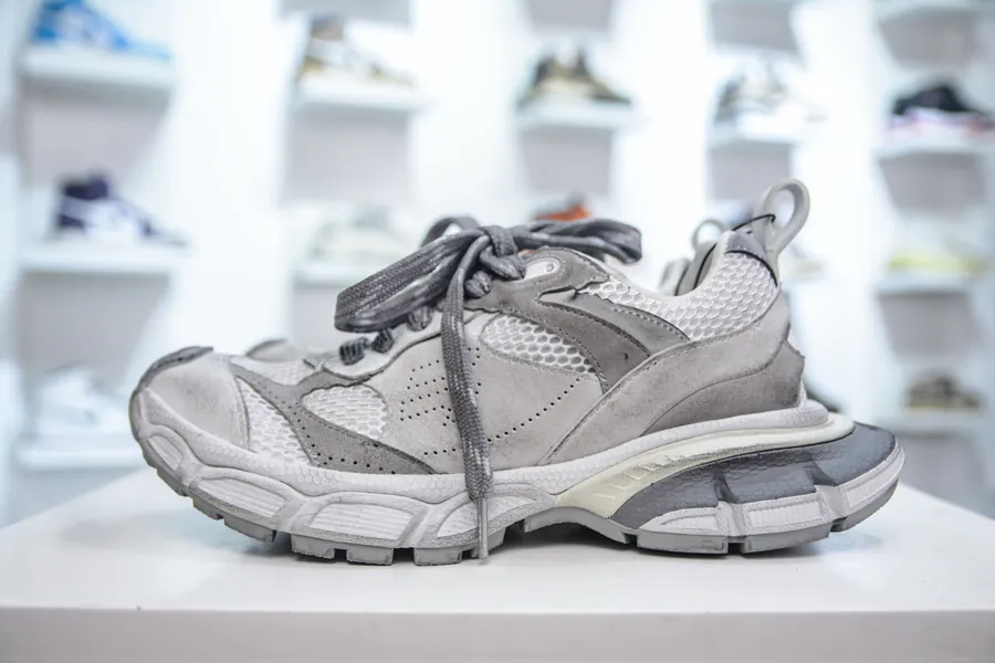 BALENCIAGA 3XL Sneakers Vintage Style, Exclusive Edition