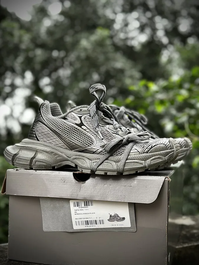 BALENCIAGA 3XL Sneakers