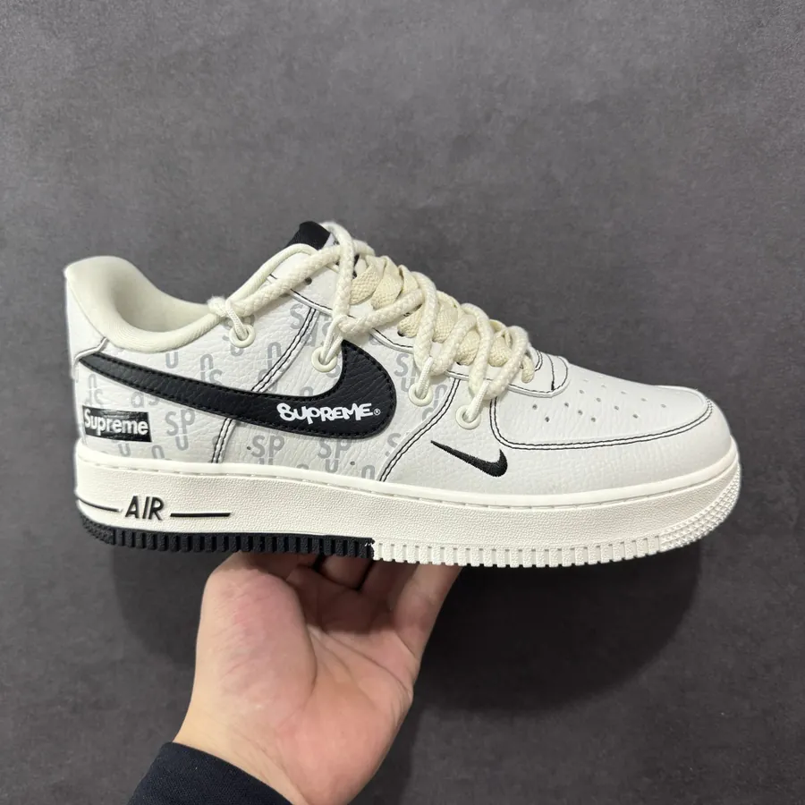 Nike Air Force 1 07 Low Supreme Collaboration White Black Print