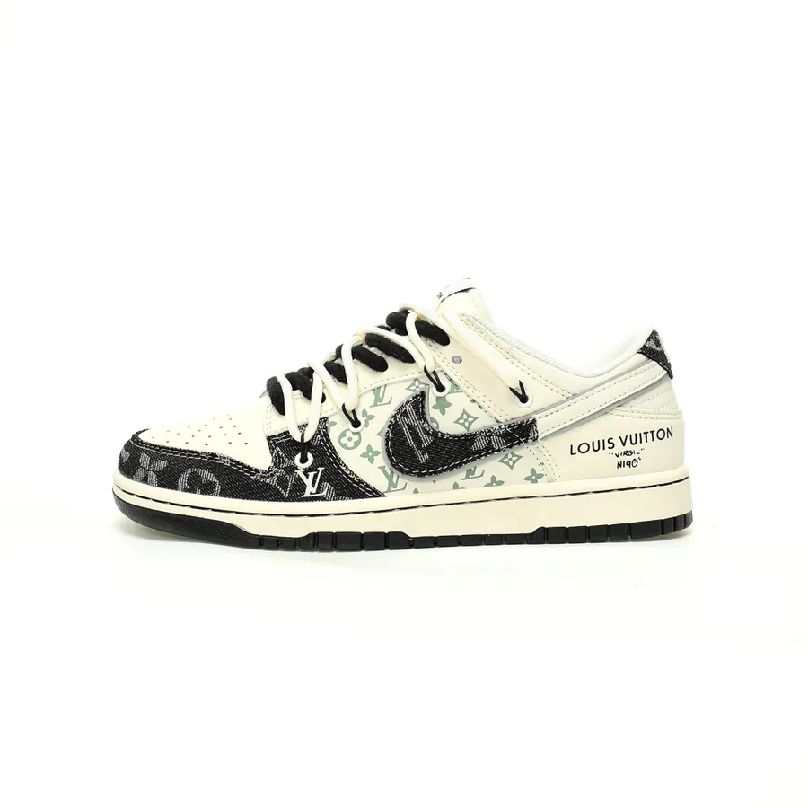 Louis Vuitton x SB Dunk Low Lot BlackBeige Monogram Low Top Sneakers