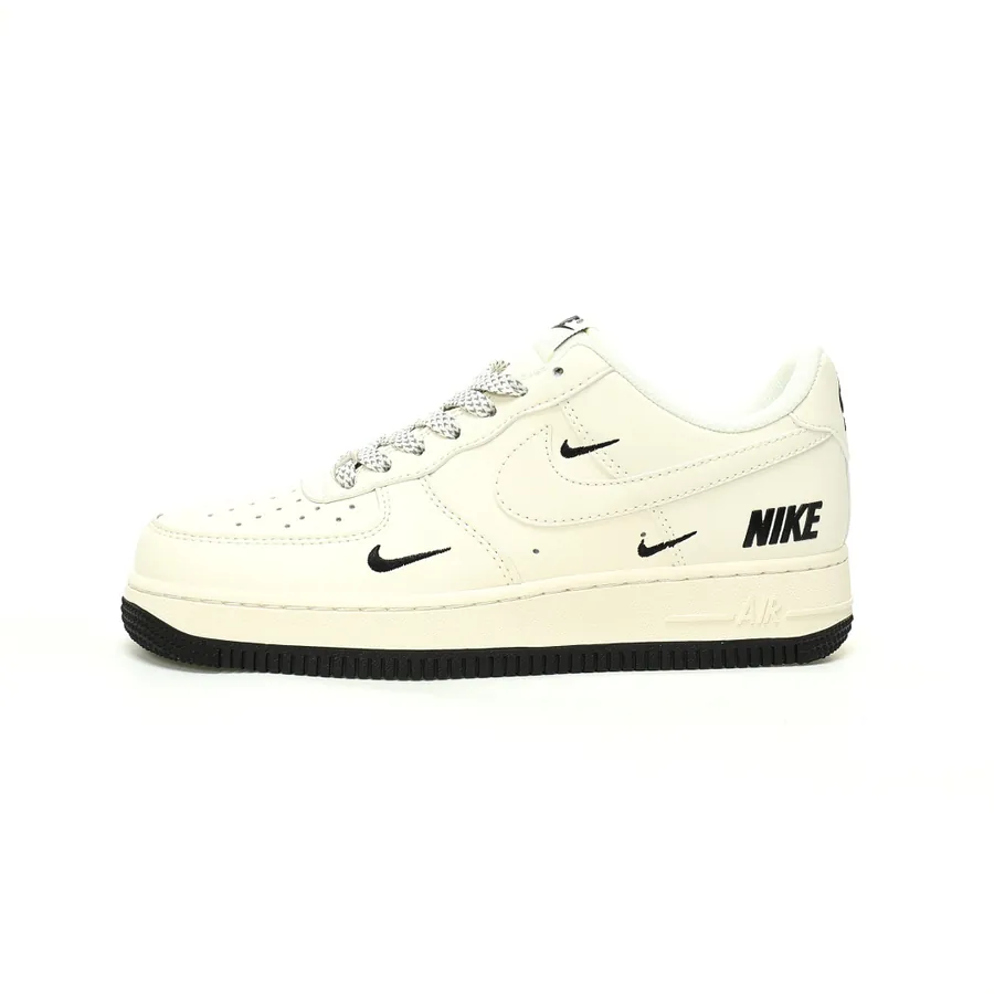Air Force 1’07 Low Classic Low Top Sneaker