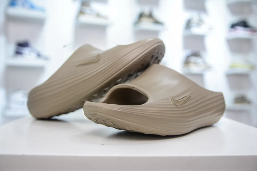 Nike ReactX REJUVEN8 Slide Simple and Comfortable Slides