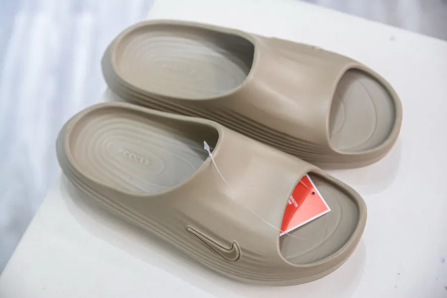 Nike ReactX REJUVEN8 Slide Simple and Comfortable Slides