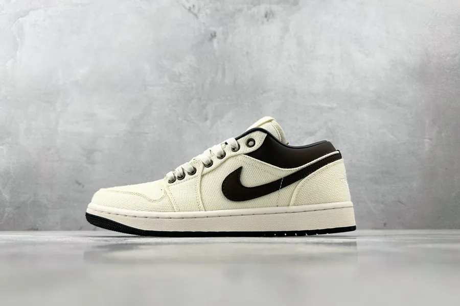 Jordan Air Jordan 1 in Beige