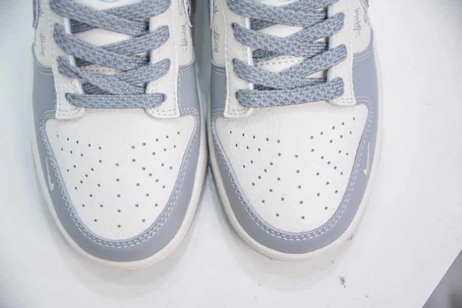 SB Dunk Low x Collaboration White Gray