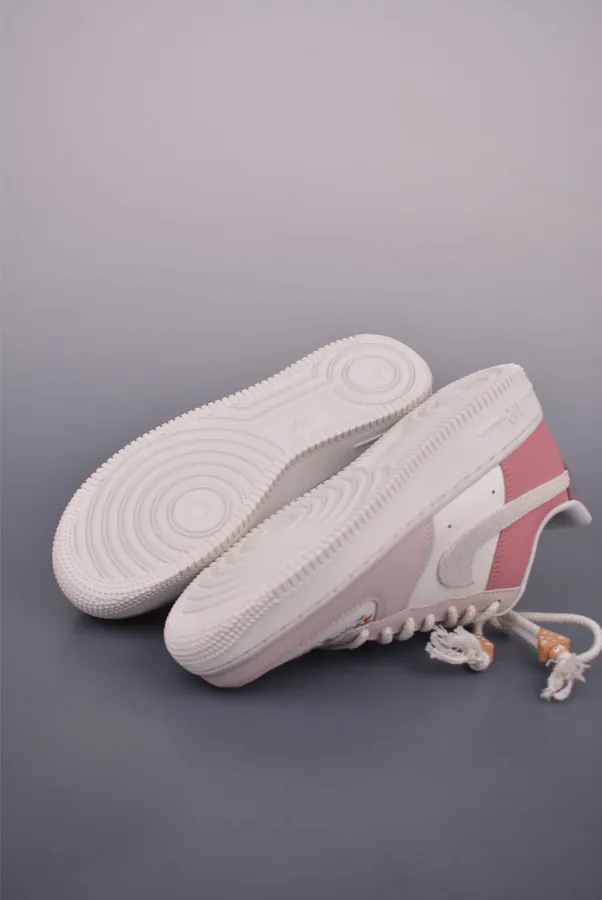 Nike Air Force 1 Low in Pink White