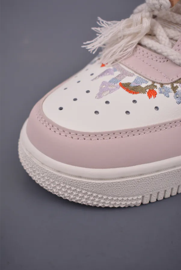 Nike Air Force 1 Low in Pink White