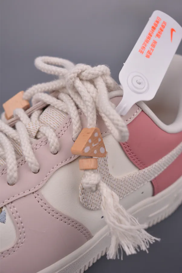 Nike Air Force 1 Low in Pink White