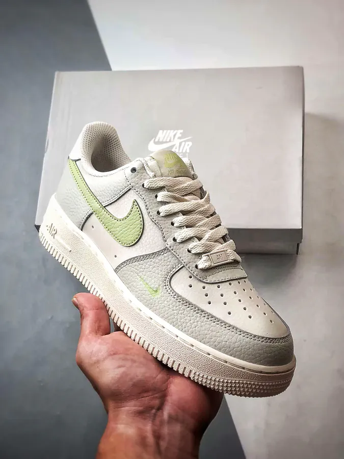 Original Air Force 1 07 Low in Beige Green