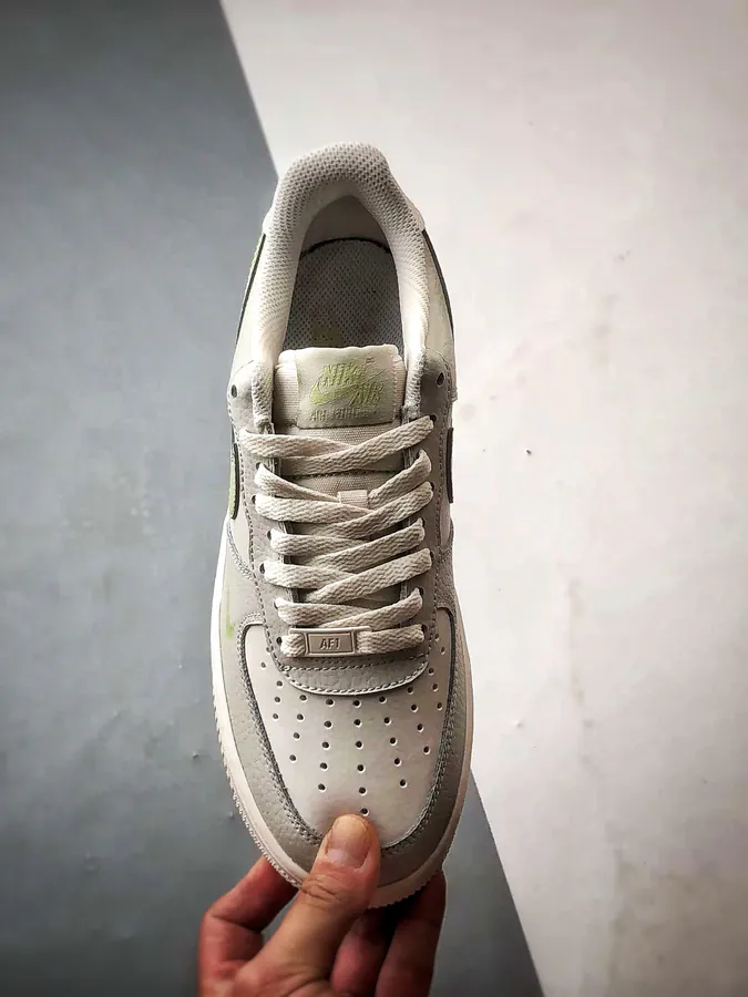 Original Air Force 1 07 Low in Beige Green