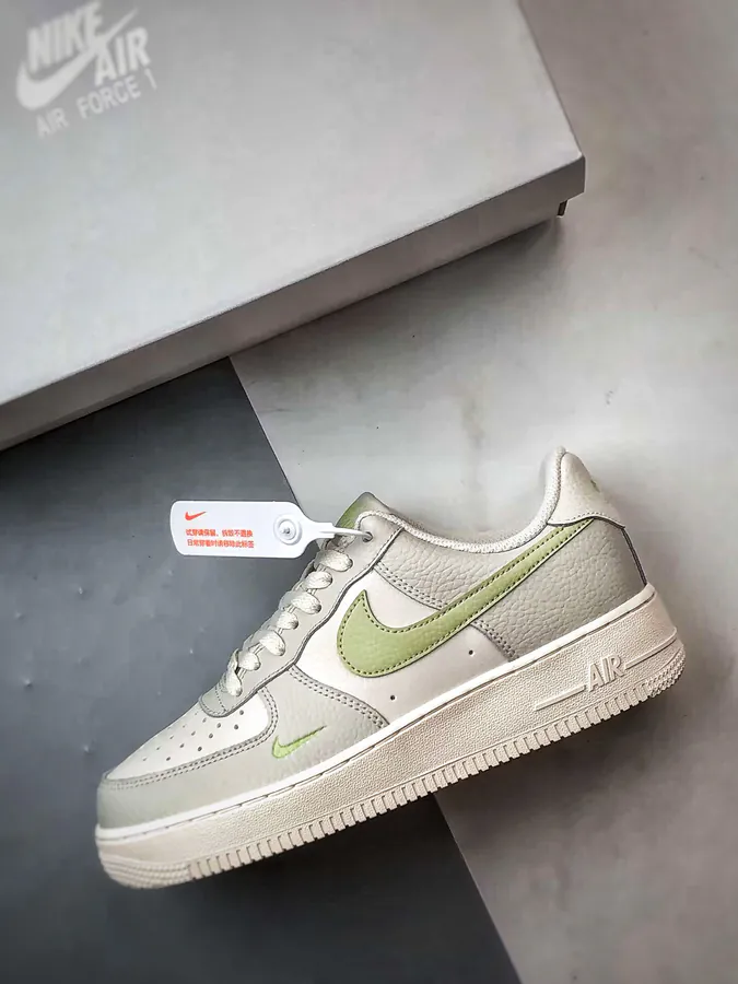 Original Air Force 1 07 Low in Beige Green