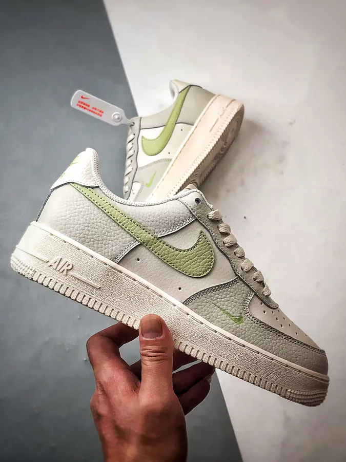 Original Air Force 1 07 Low in Beige Green
