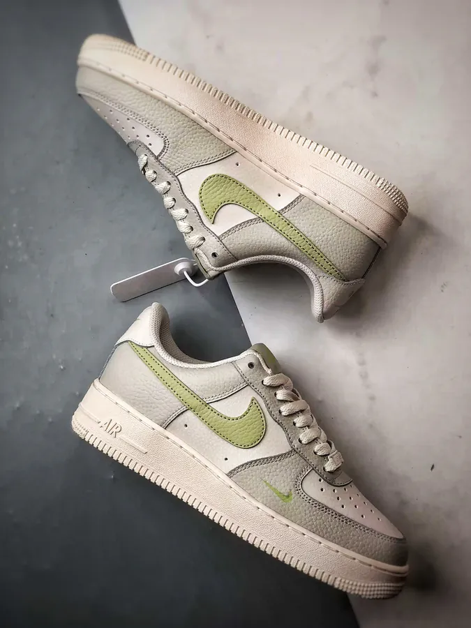 Original Air Force 1 07 Low in Beige Green