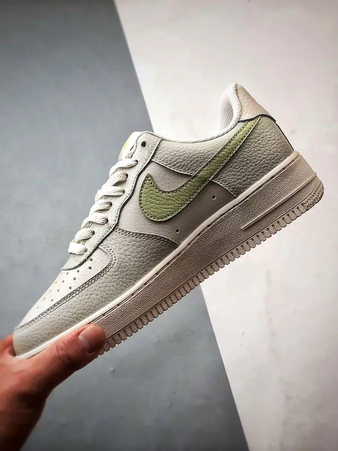 Original Air Force 1 07 Low in Beige Green