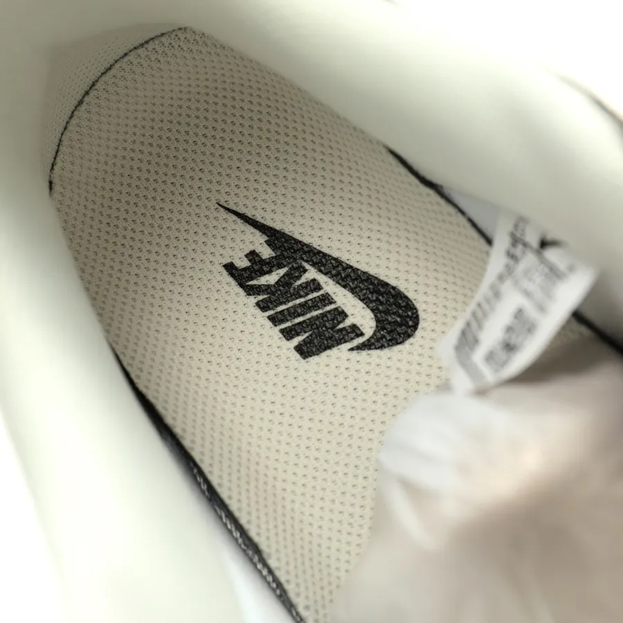 Louis Vuitton x Air Force 1 07 8 Low Monogram Classic Sneaker