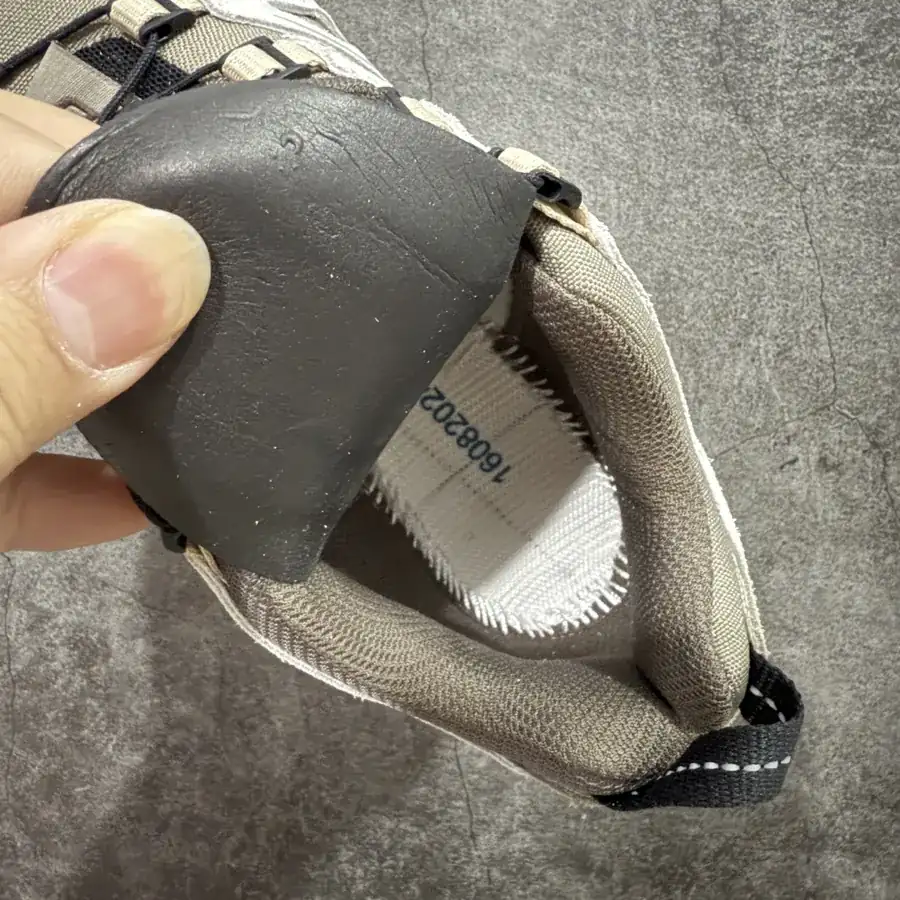 SL300320 Exclusive Original Outdoor Sneaker