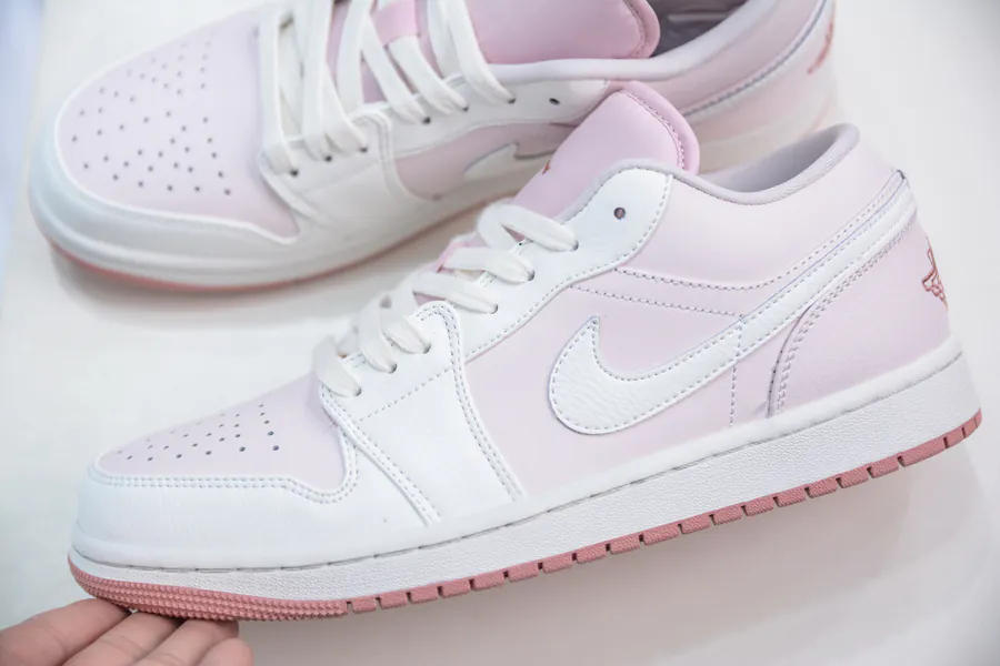 Air Jordan 1 Low IH0823 611