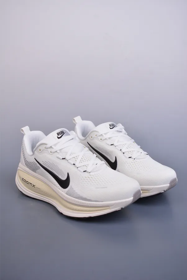 Nike Air Zoom Vomero 18 Premium Running Shoes