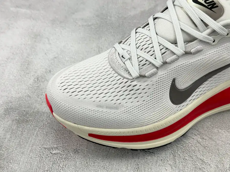 Nike Vomero 18 White Red