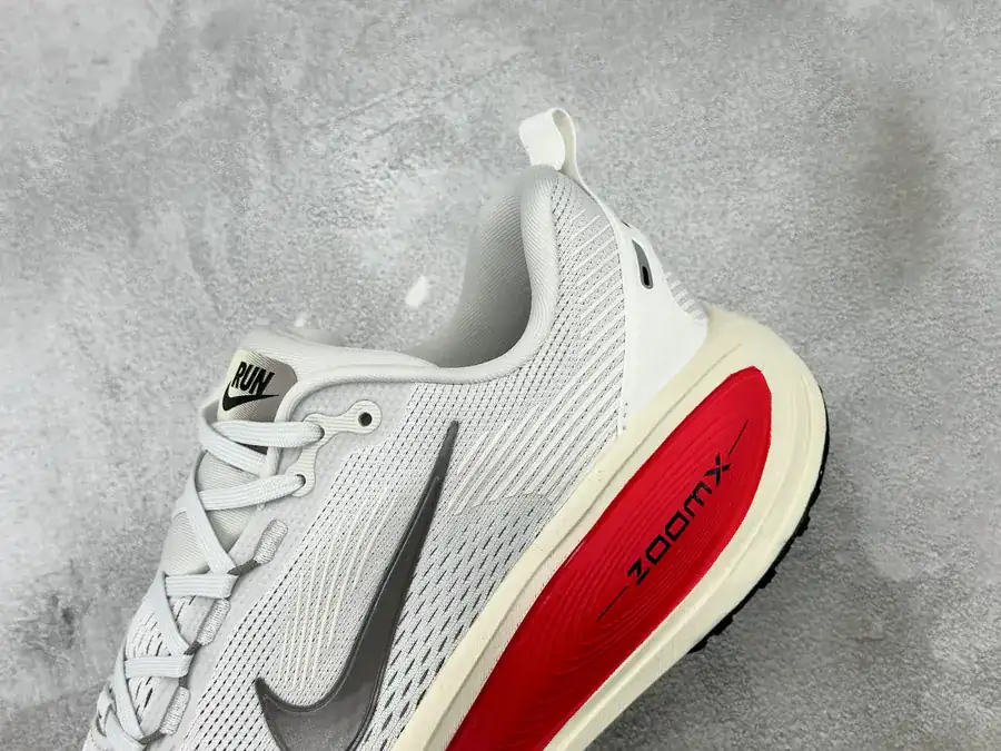 Nike Vomero 18 White Red